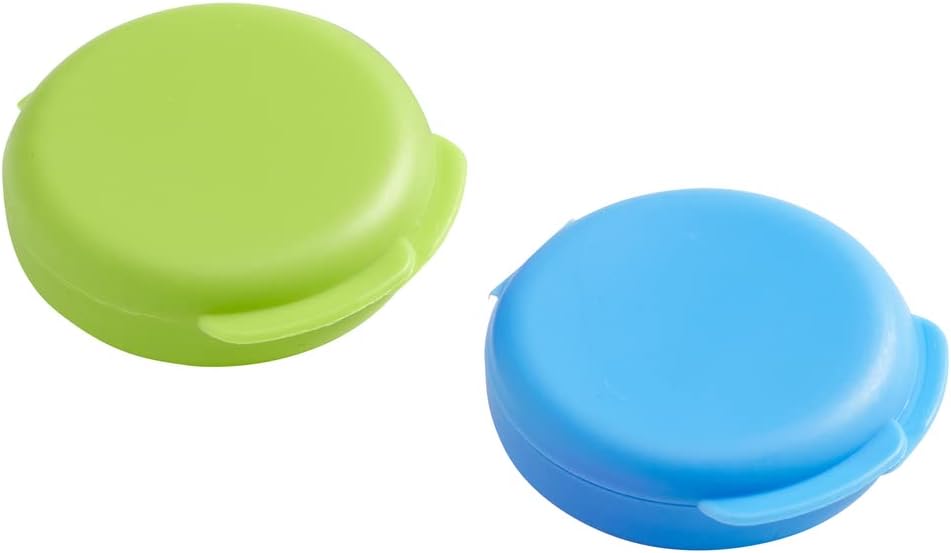 EZY DOSE Daily round, Contract, Small, Discrete, 可移植的口袋药房, 药盒, 组织者和维生素容器, Snap Shut Lids, 旅行友好, 蓝色和绿色, 2 Pack, BPA Free